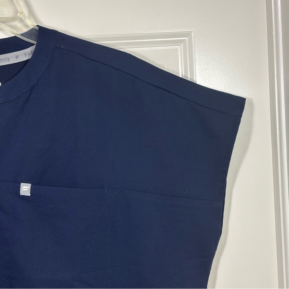 Fabletics Evolve 3 Pocket Oversized Scrub Top Wom… - image 4